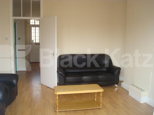 			2 Bedroom, 1 bath, 1 reception Flat			 Waltersville Road, CROUCH END BORDERS